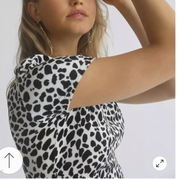 NWT Urban Renewal Velvet Baby Tee Sz Medium - Picture 2 of 12